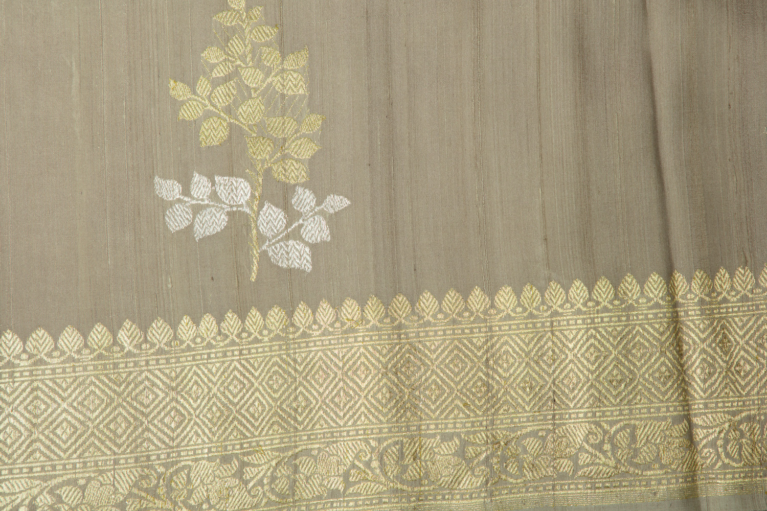 BENARAS GEORGETTE TUSSAR L16346