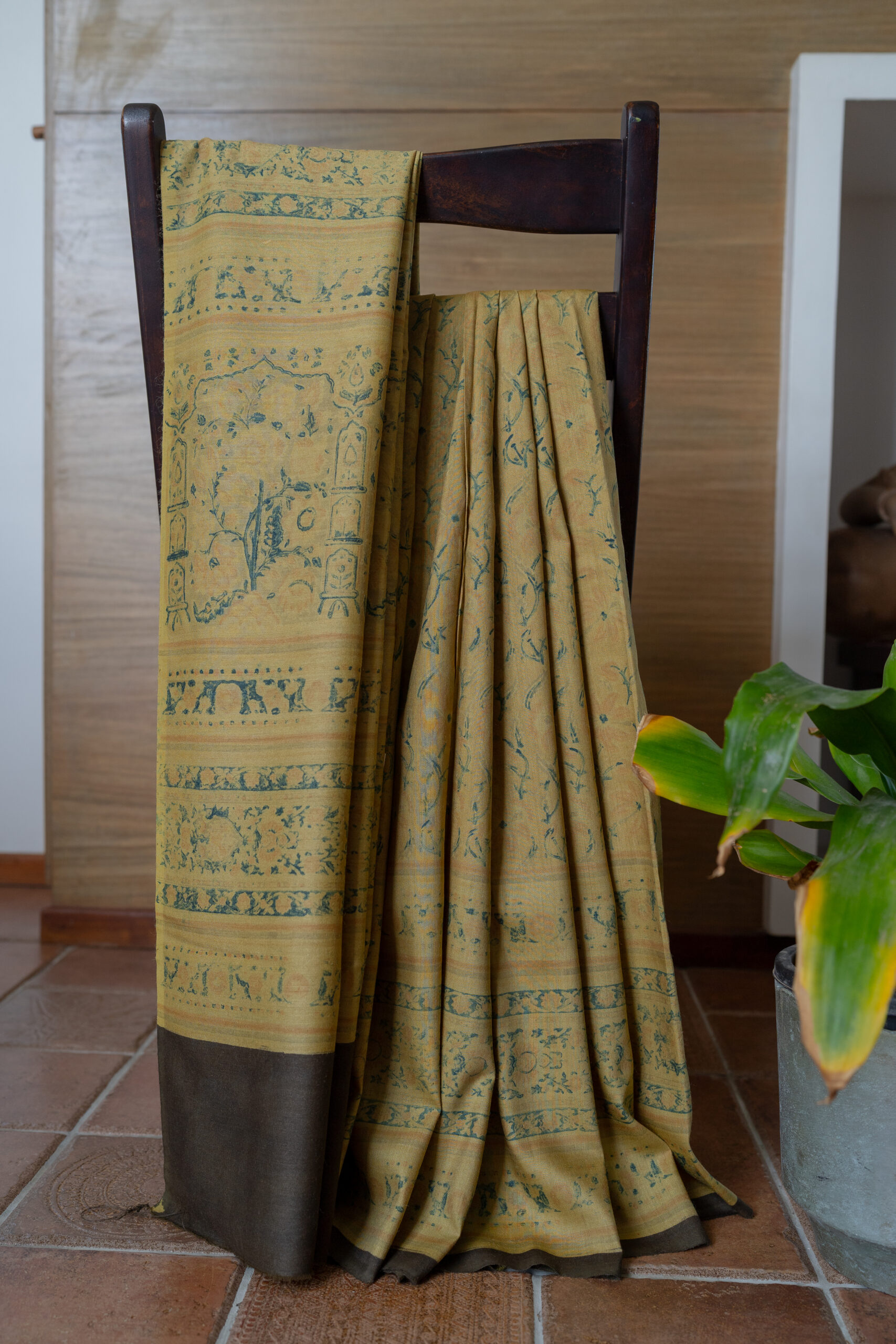 NATURAL DYED MOONGA L20369