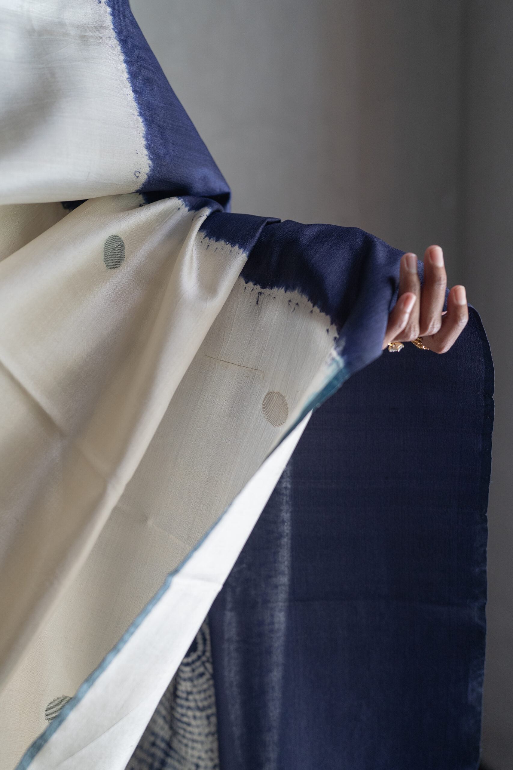 STUDIO MEDIUM SILK L23346